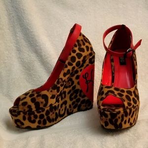 Iron Fist Leopard Print, Love Kills design Platform Shoes, size 40/US 9
